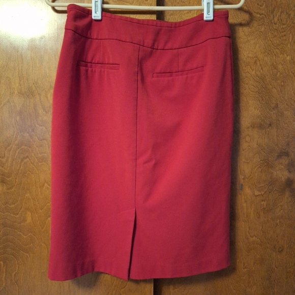 Elegant Red Women's Skirt - Picture 6 of 8